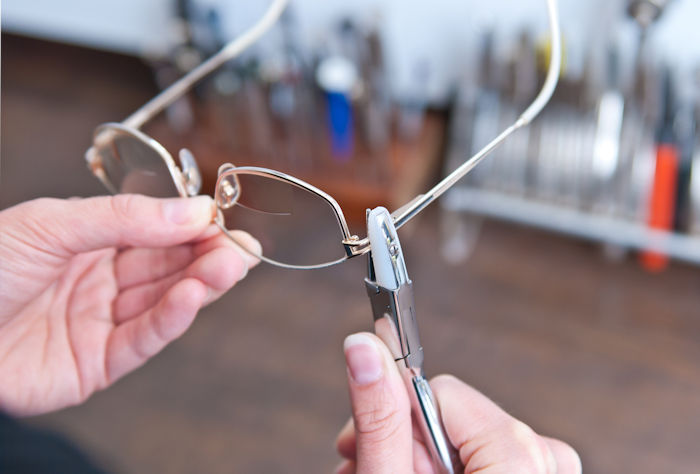 Repair glasses. Glass repairing. Glass Repair. Repair Glasses for MW. Eyeglass-Repair-Tool optika.